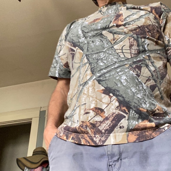 Outfitters Ridge tree trunk tee - Picture 4 of 8